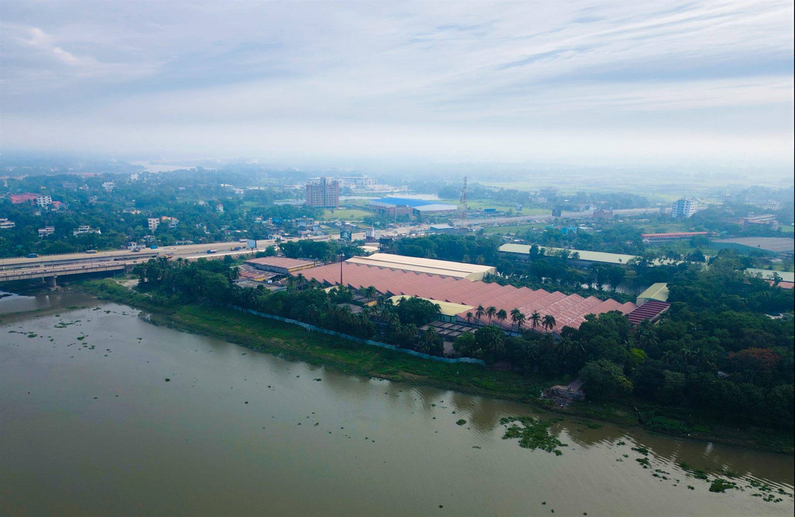Riverfront pass — The wall meeting the Shitalakshya